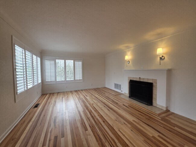 Building Photo - 963 Parkway Dr NW