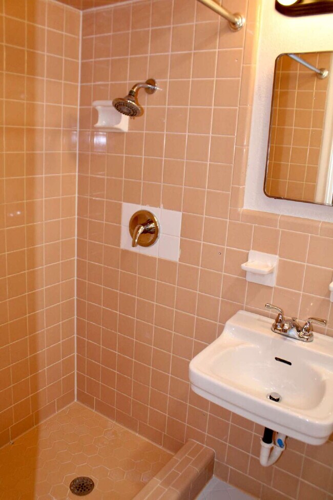 Building Photo - 4726 Jade Dr