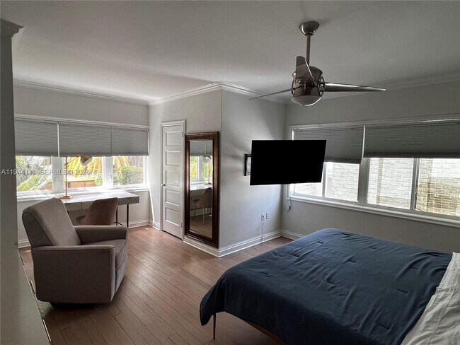 Building Photo - 2301 S Miami Ave