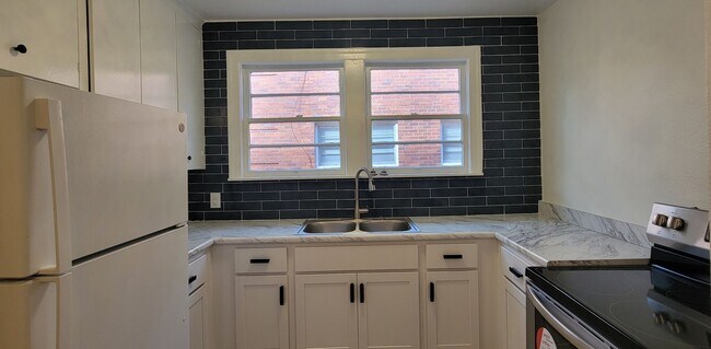 Building Photo - Cherry St 1109