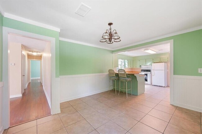 Building Photo - 300 Colson Ave