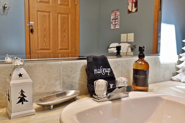 Building Photo - 90 Blueberry Hill Rd