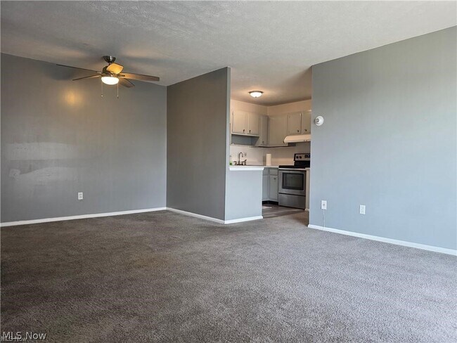 Building Photo - 16101 Maple Park Dr