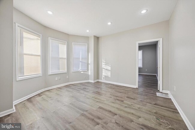 Building Photo - 419 S 4th St