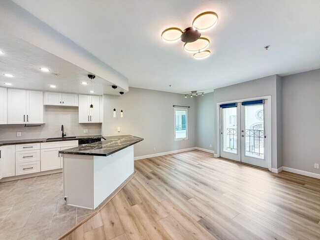 Building Photo - Beautiful 2B/2BA in the Marina w/ Newly Re...