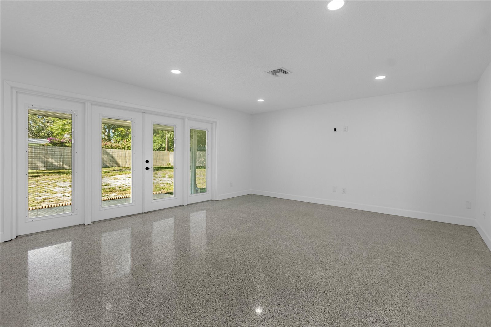 Building Photo - 641 Sherwood Dr