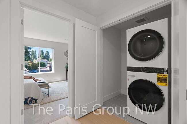 Building Photo - Stunning 2024 Built Downtown Kirkland Luxe Home for Rent! 3br/3.5ba/2410sf