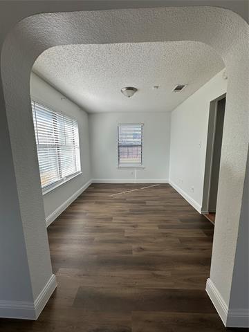 Building Photo - 2006 Oakglen Dr