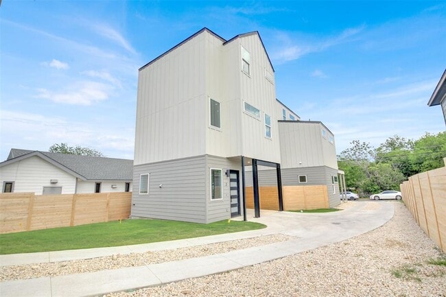 Building Photo - 7208 Providence Ave