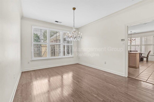 Building Photo - 7520 Crystal Lake Dr