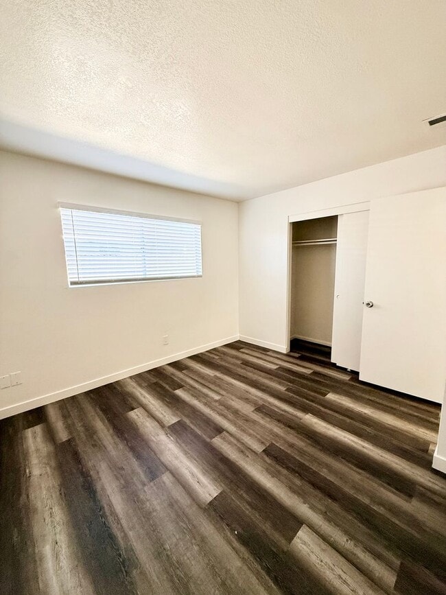 Building Photo - N604