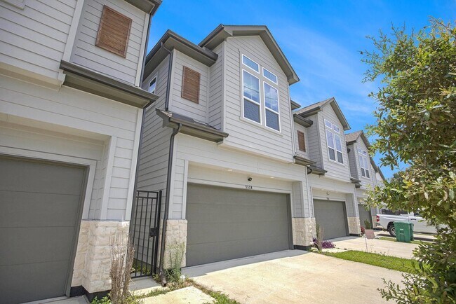 Building Photo - 5518 Rosslyn Rd