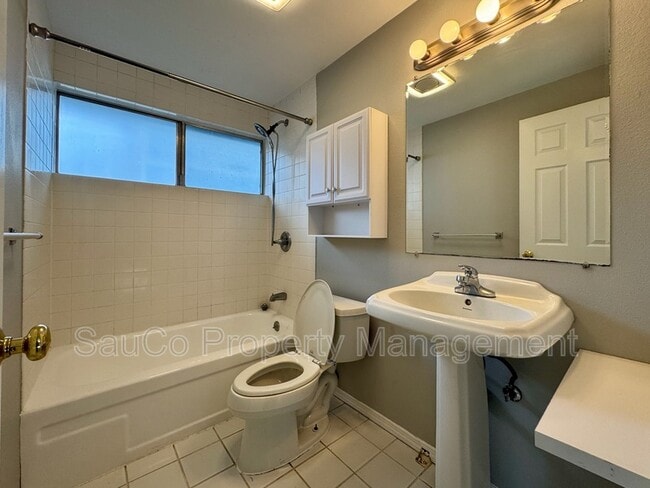 Building Photo - 1734 NE Bryant St