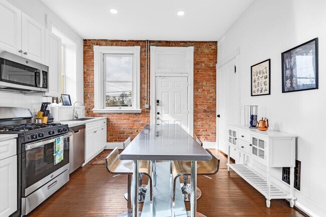 Building Photo - 1187 S High St