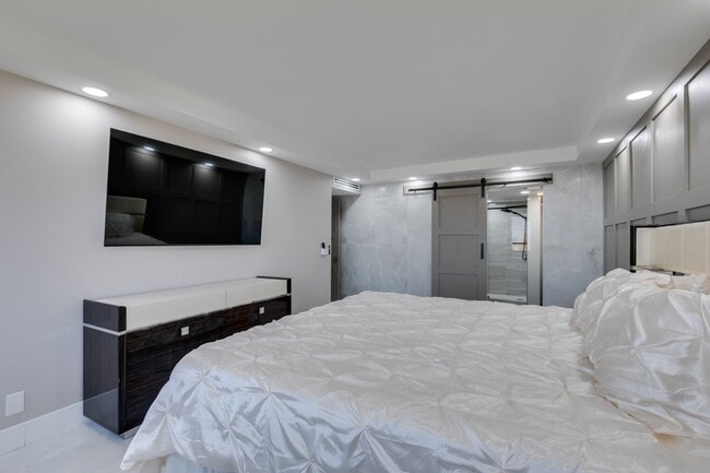 Building Photo - Elevated Penthouse Living with Private Terrace & Resort-Style Amenities * MOVE IN SPECIAL *