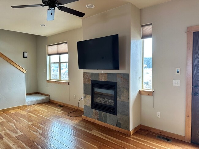 Building Photo - Large Beautiful Condo with Many Upgrades!!