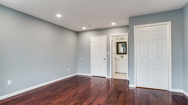 Building Photo - 212 S 50th St