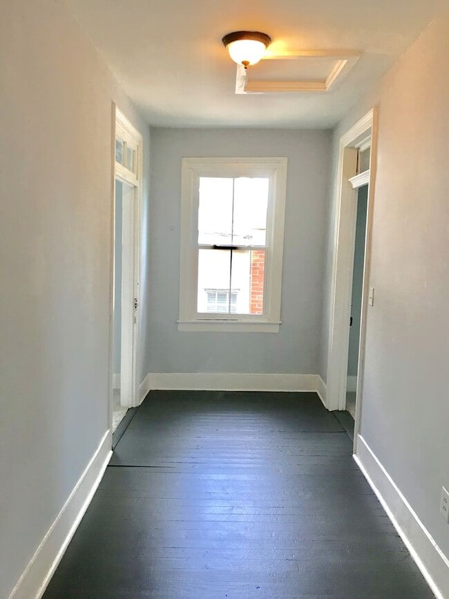 Building Photo - 89C