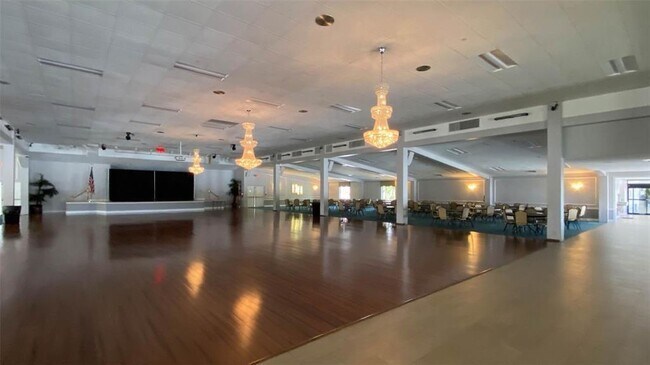 Building Photo - 125 Newport I