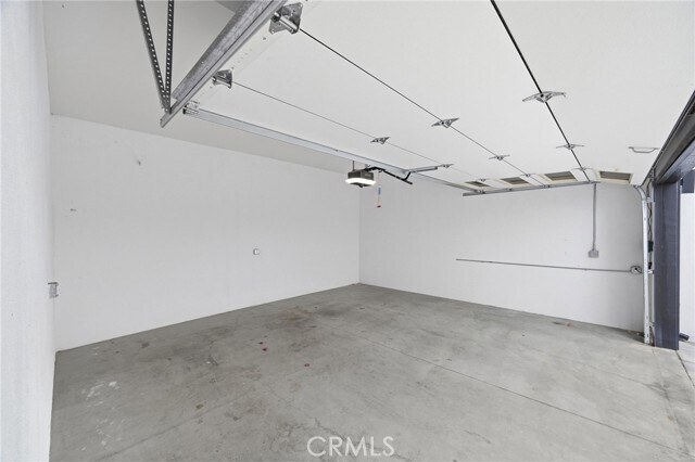 Building Photo - 6565 Pickwick St