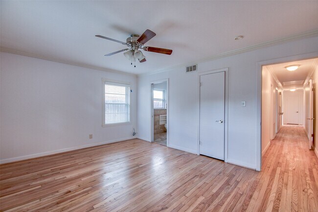 Building Photo - 4710 Willowbend Blvd