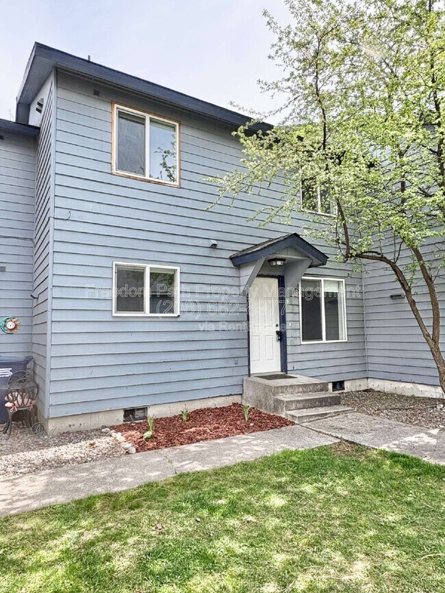 Building Photo - 801 N Brigger St