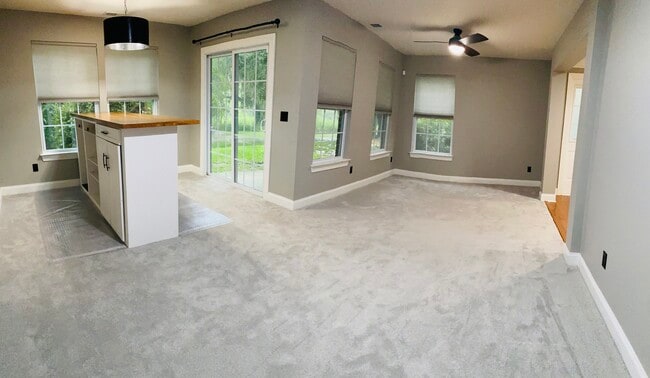 Building Photo - 9035 Parlor Dr