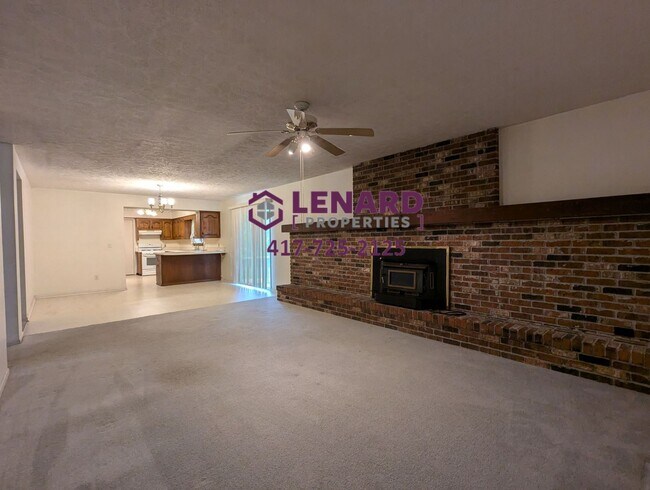 Building Photo - Spacious 3 Bedroom Home!