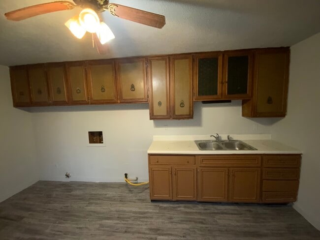 Building Photo - 900 Shasta Dr