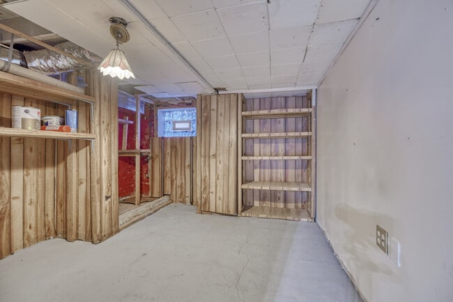 Building Photo - Woodward St