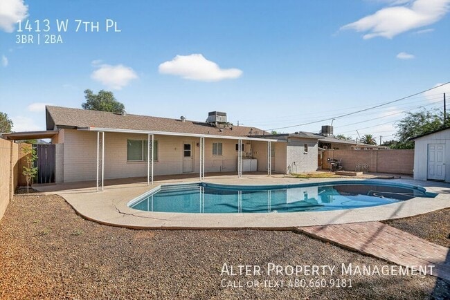 Building Photo - 1413 W 7th Pl