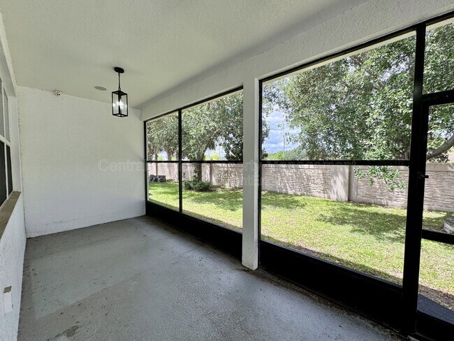 Building Photo - 11860 Thatcher Ave