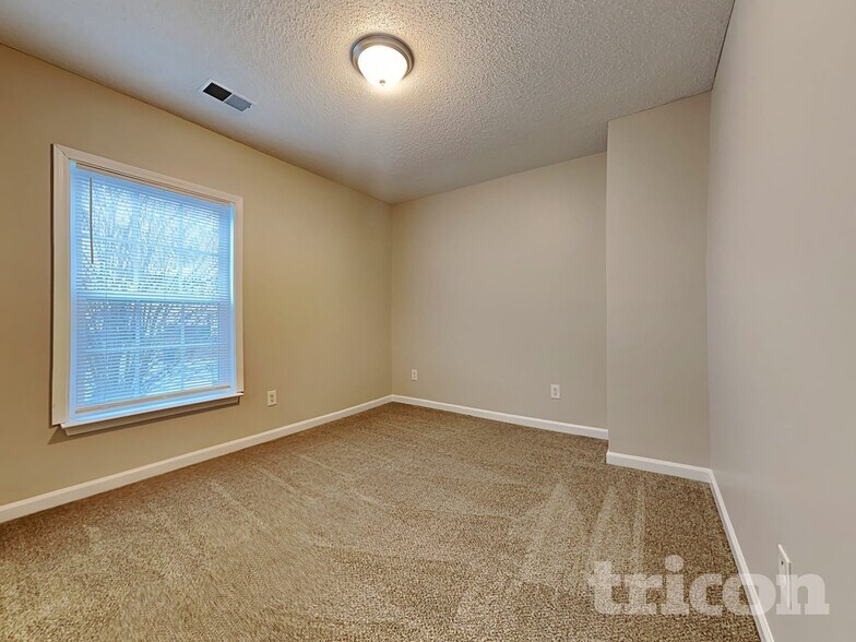 Building Photo - 76 Springway Dr