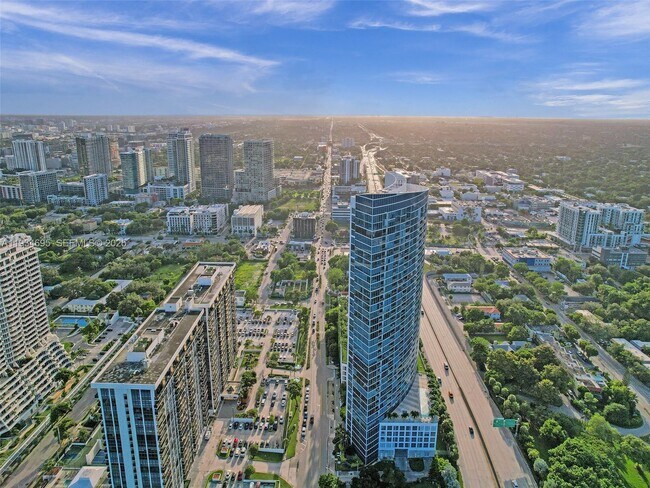 Building Photo - 601 NE 36th St