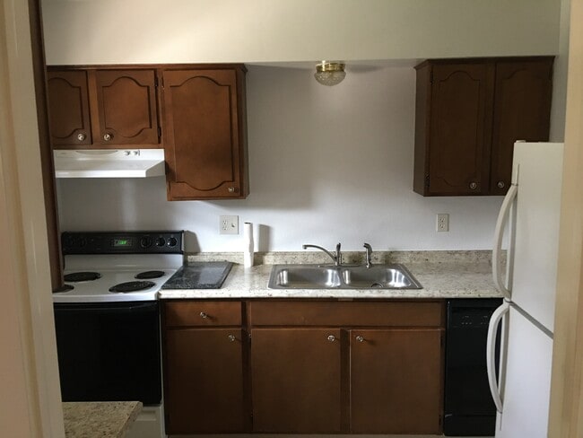 Building Photo - 2902 Airport Rd