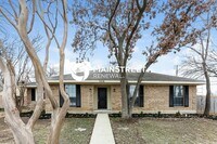Building Photo - 3 Bedroom Pet-Friendly Home in Mesquite, TX with Main Street Renewal