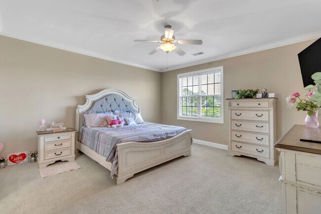 Building Photo - 124 Gallery Dr