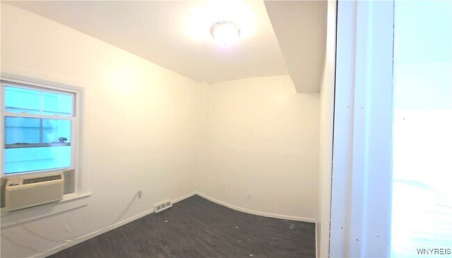 Building Photo - 177 Grote St