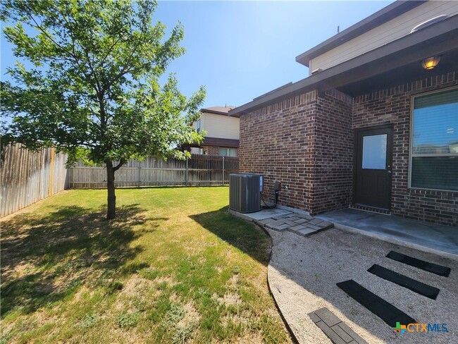 Building Photo - 565 Creekside Frst