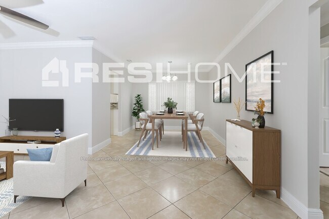 Building Photo - 9940 Spanish Isles Dr