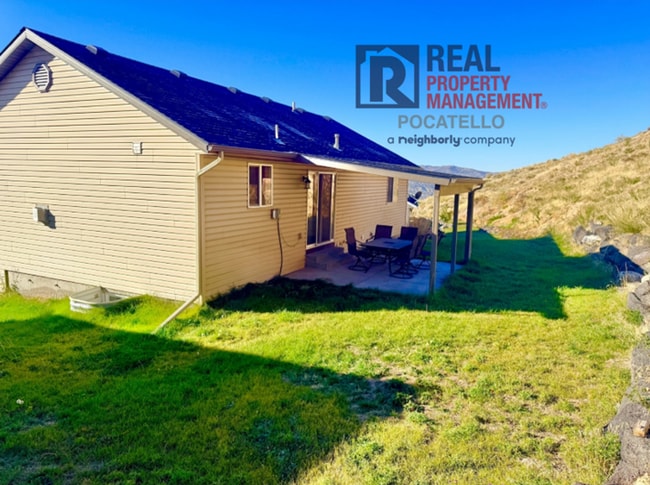 Building Photo - Beautiful 4 bed 3 bath home - 2 car garage...