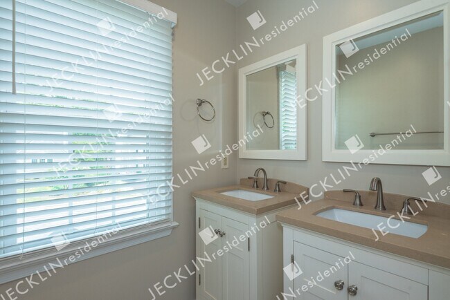 Building Photo - 2329 Horsley Dr
