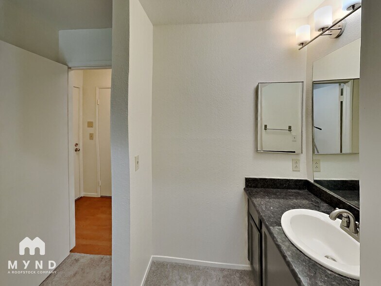Building Photo - 465 Canyon Oaks Dr