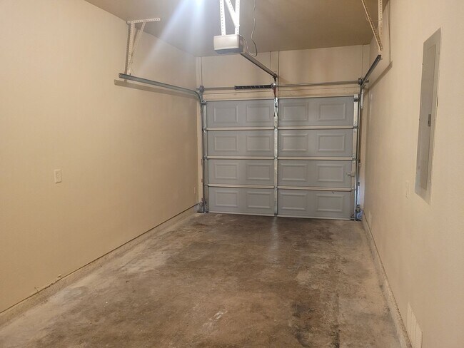 Building Photo - 10818 Mathom Landing