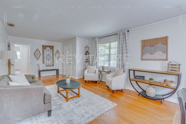 Building Photo - 3 Bed 2 Bath Gem in Midtown Mobile!!