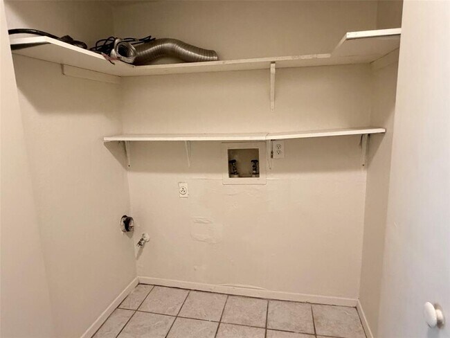 Building Photo - 410 Linden St