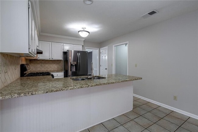 Building Photo - 8895 Club River Dr