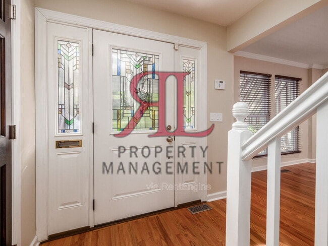 Building Photo - 362 W 4th Ave