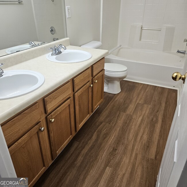 Building Photo - 7242 Alicias Way