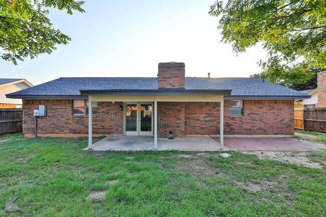 Building Photo - 4350 Bluebonnet Ct